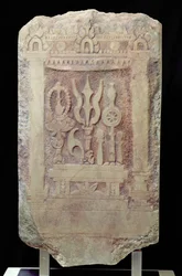 Stèle brahmane représentant la Trimurti, 2e - 7e siècle